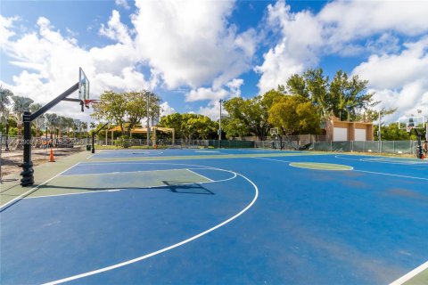 Condo in Miami Beach, Florida, 1 bedroom  № 2004766 - photo 16