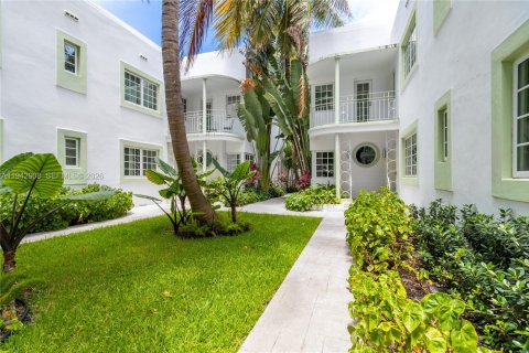 Condo in Miami Beach, Florida, 1 bedroom  № 2004766 - photo 12