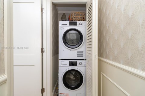 Condo in Miami Beach, Florida, 1 bedroom  № 2004766 - photo 5