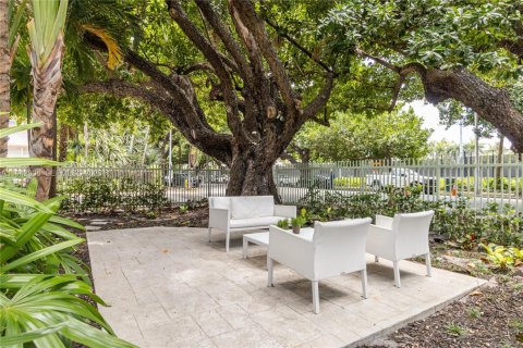 Condo in Miami Beach, Florida, 1 bedroom  № 2004766 - photo 10