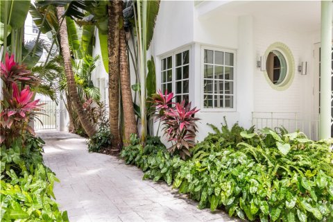 Condo in Miami Beach, Florida, 1 bedroom  № 2004766 - photo 8