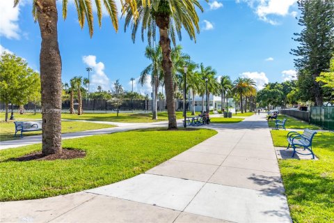 Condo in Miami Beach, Florida, 1 bedroom  № 2004766 - photo 21