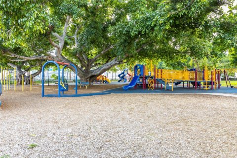 Condo in Miami Beach, Florida, 1 bedroom  № 2004766 - photo 18