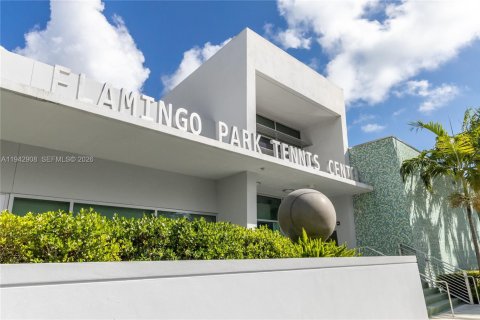 Condo in Miami Beach, Florida, 1 bedroom  № 2004766 - photo 22