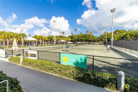 Condo in Miami Beach, Florida, 1 bedroom  № 2004766 - photo 20