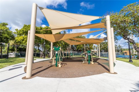 Condo in Miami Beach, Florida, 1 bedroom  № 2004766 - photo 17