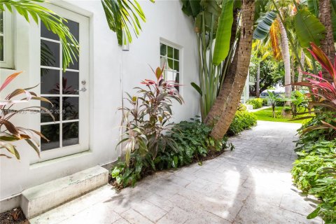Condo in Miami Beach, Florida, 1 bedroom  № 2004766 - photo 6