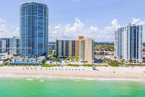 Copropriété à louer à Hollywood, Floride: 51.1 m2 № 1964992 - photo 17