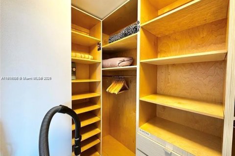 Copropriété à louer à Hollywood, Floride: 51.1 m2 № 1964992 - photo 16