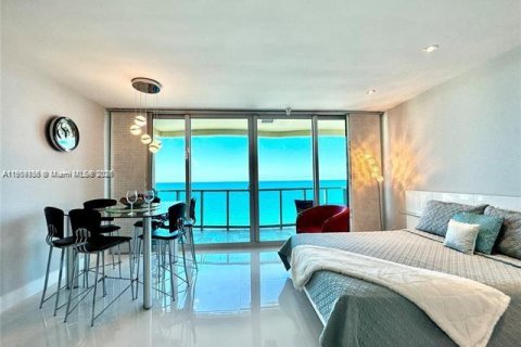 Copropriété à louer à Hollywood, Floride: 51.1 m2 № 1964992 - photo 1