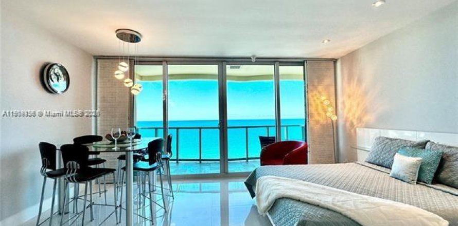 Studio à Condo à Hollywood, Floride № 1964992