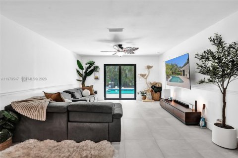 House in Coral Springs, Florida 4 bedrooms, 219.44 sq.m. № 2043978 - photo 3