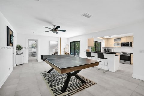 House in Coral Springs, Florida 4 bedrooms, 219.44 sq.m. № 2043978 - photo 14