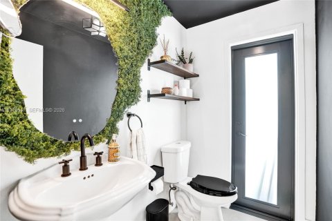 House in Coral Springs, Florida 4 bedrooms, 219.44 sq.m. № 2043978 - photo 24