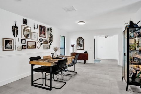 House in Coral Springs, Florida 4 bedrooms, 219.44 sq.m. № 2043978 - photo 7