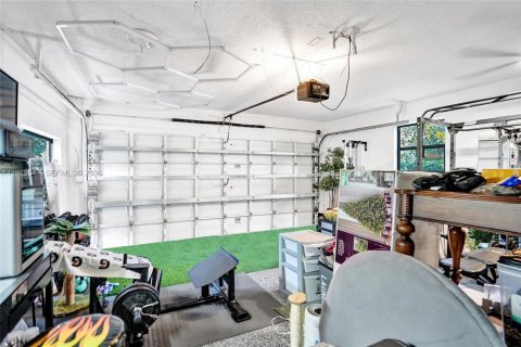 House in Coral Springs, Florida 4 bedrooms, 219.44 sq.m. № 2043978 - photo 28