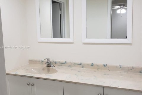 Condominio en alquiler en Davie, Florida, 2 dormitorios, 111.48 m2 № 1988258 - foto 13