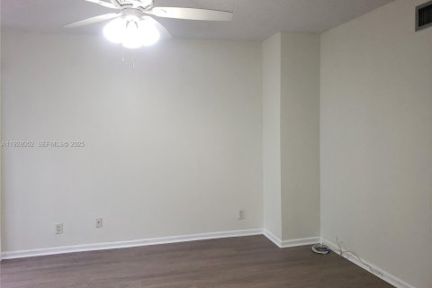 Condominio en alquiler en Davie, Florida, 2 dormitorios, 111.48 m2 № 1988258 - foto 11