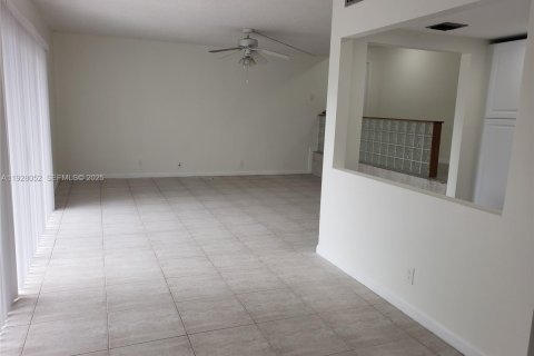 Condominio en alquiler en Davie, Florida, 2 dormitorios, 111.48 m2 № 1988258 - foto 3