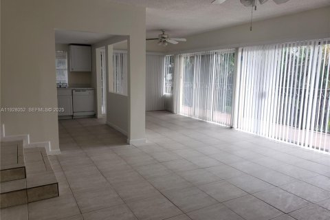 Condominio en alquiler en Davie, Florida, 2 dormitorios, 111.48 m2 № 1988258 - foto 1