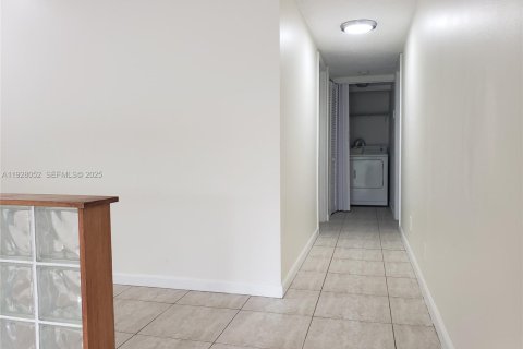 Condominio en alquiler en Davie, Florida, 2 dormitorios, 111.48 m2 № 1988258 - foto 8