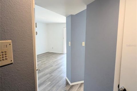 Condo in Tampa, Florida, 1 bedroom  № 2101338 - photo 3