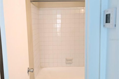 Condo in Tampa, Florida, 1 bedroom  № 2101338 - photo 11
