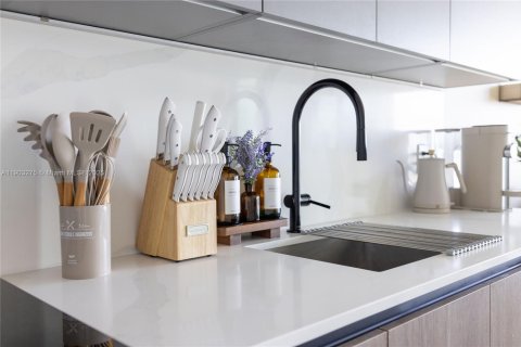 Снять в аренду кондоминиум в Майами-Бич, Флорида 1 спальня, № 1955064 - фото 9