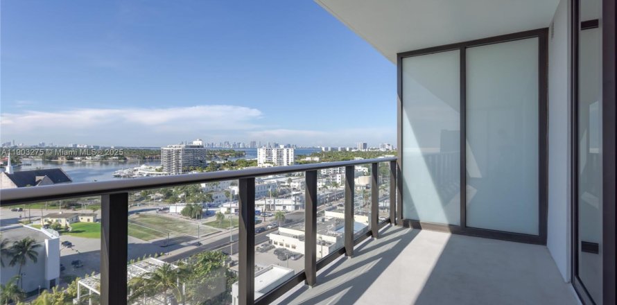 Кондоминиум с 1 спальней в Майами-Бич, Флорида № 1955064