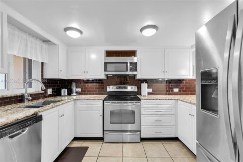 Купить кондоминиум в Марафон, Флорида 3 спальни, 132.57м2, № 2011095 - фото 17