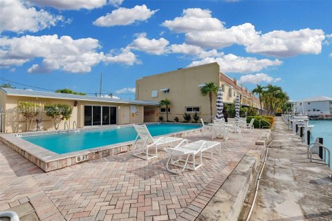 Купить кондоминиум в Марафон, Флорида 3 спальни, 132.57м2, № 2011095 - фото 8