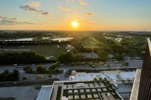 Condo in Doral, Florida, 3 bedrooms  № 1942317 - photo 15