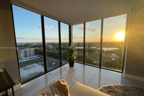 Condo in Doral, Florida, 3 bedrooms  № 1942317 - photo 2