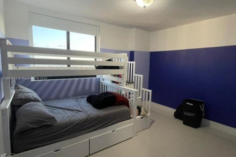 Condo in Doral, Florida, 3 bedrooms  № 1942317 - photo 9