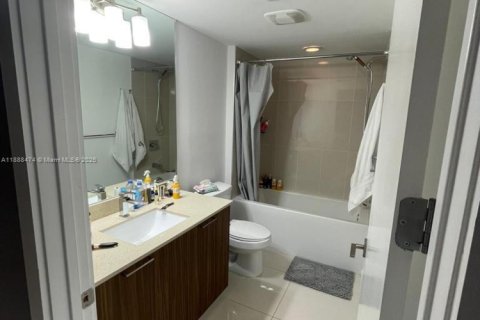 Condo in Doral, Florida, 3 bedrooms  № 1942317 - photo 7
