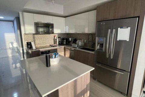 Condo in Doral, Florida, 3 bedrooms  № 1942317 - photo 4