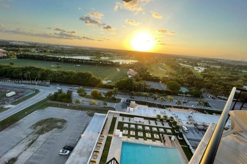 Condo in Doral, Florida, 3 bedrooms  № 1942317 - photo 1