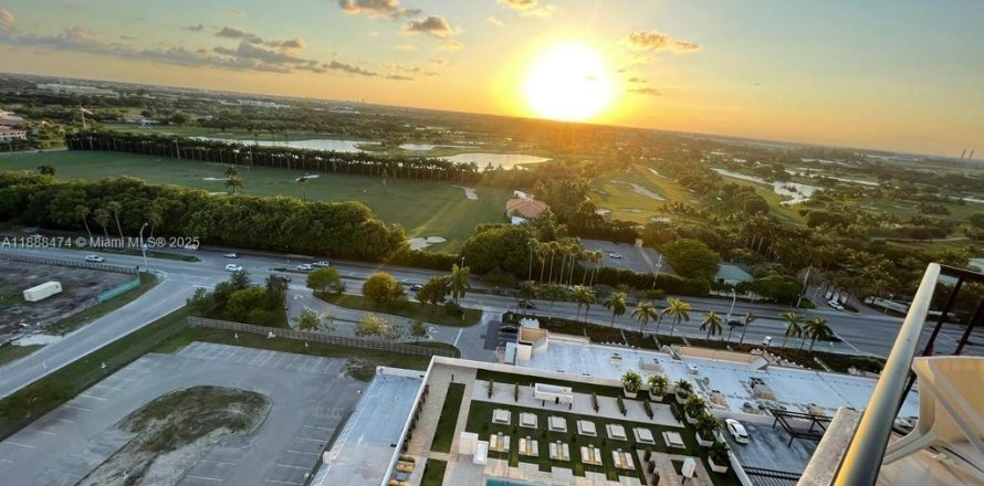 Condo in Doral, Florida, 3 bedrooms № 1942317