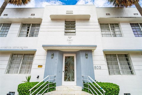 Condo in Miami Beach, Florida, 1 bedroom  № 2028462 - photo 10