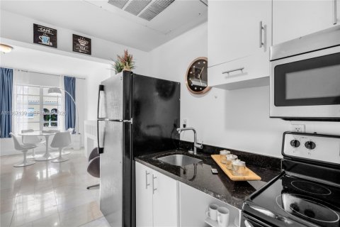 Condo in Miami Beach, Florida, 1 bedroom  № 2028462 - photo 4