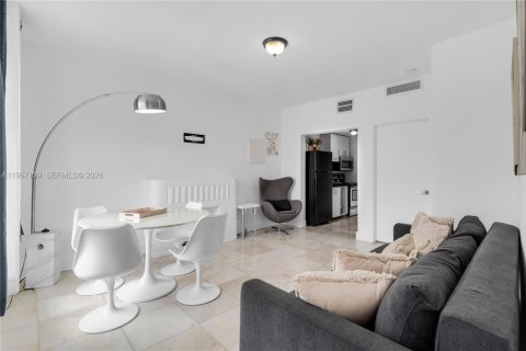 Condo in Miami Beach, Florida, 1 bedroom  № 2028462 - photo 1