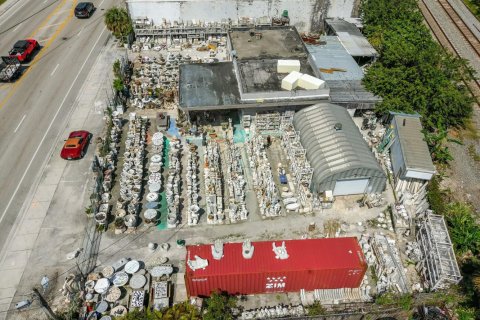 Propiedad comercial en alquiler en Pompano Beach, Florida № 1171119 - foto 1
