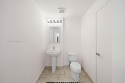 Купить кондоминиум в Майами, Флорида 2 спальни, 100.71м2, № 1979993 - фото 23