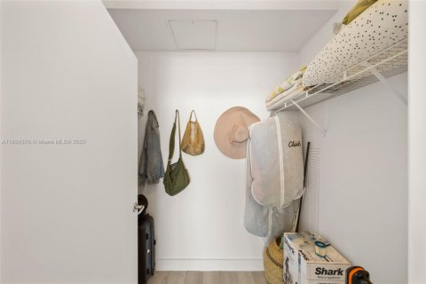 Купить кондоминиум в Майами, Флорида 2 спальни, 100.71м2, № 1979993 - фото 22