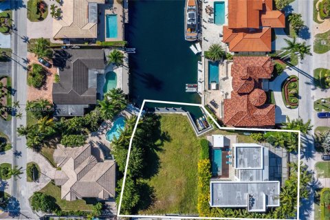 Casa en venta en North Miami Beach, Florida, 6 dormitorios, 490.34 m2 № 1938402 - foto 2