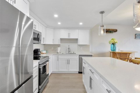 Copropriété à louer à Hollywood, Floride: 1 chambre, 75.44 m2 № 1896359 - photo 1