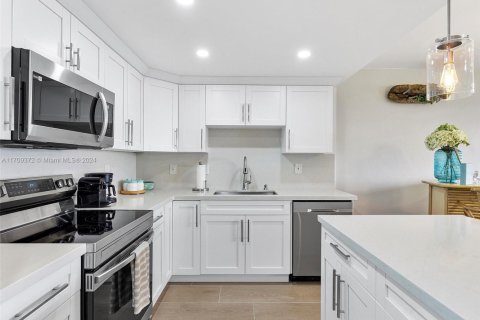 Copropriété à louer à Hollywood, Floride: 1 chambre, 75.44 m2 № 1896359 - photo 3