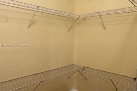 Townhouse in Tamarac, Florida 3 bedrooms, 130.43 sq.m. № 1958125 - photo 17