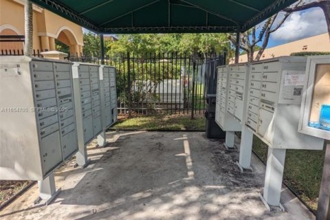 Townhouse in Tamarac, Florida 3 bedrooms, 130.43 sq.m. № 1958125 - photo 21