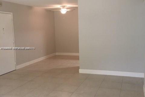 Condo in Miami, Florida, 1 bedroom № 2393229 - photo 3